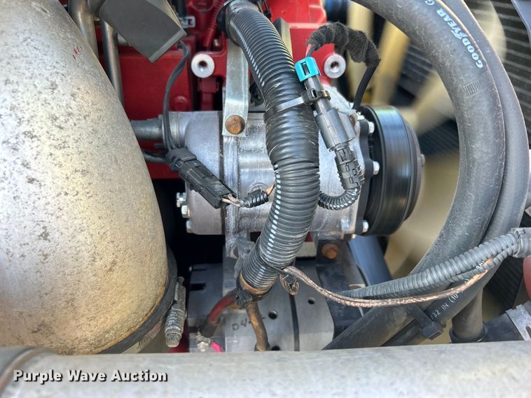 image for item EG0931 2009 International  9200i semi truck