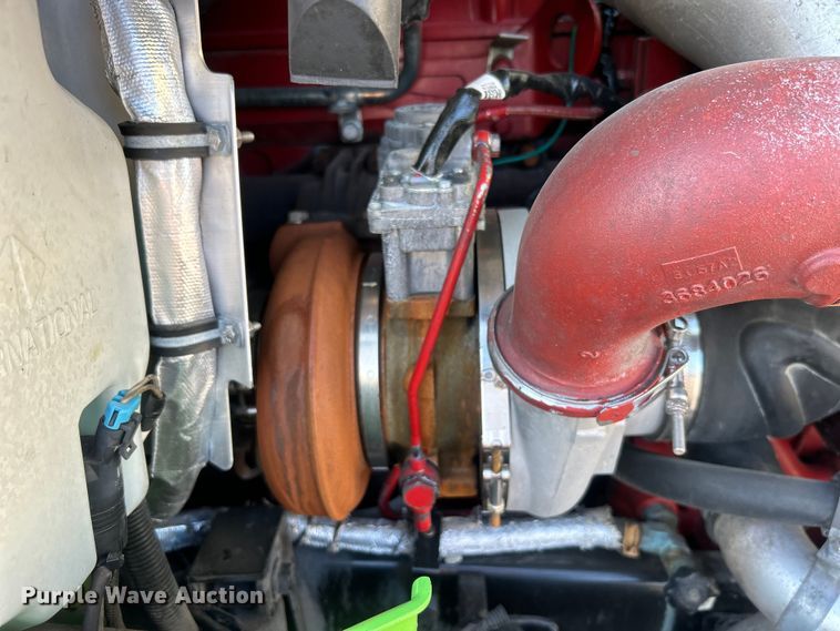 image for item EG0931 2009 International  9200i semi truck