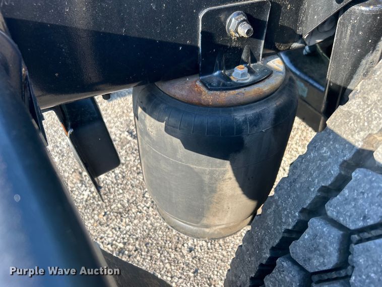 image for item EG0931 2009 International  9200i semi truck