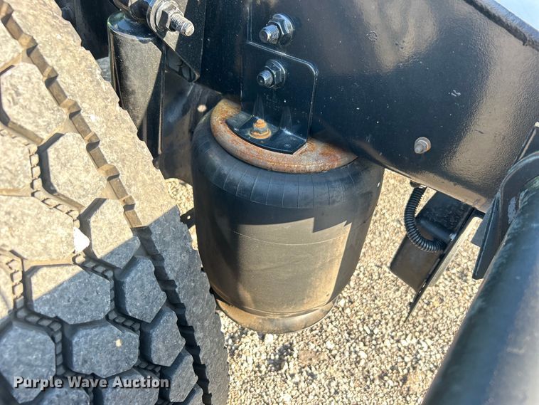 image for item EG0931 2009 International  9200i semi truck