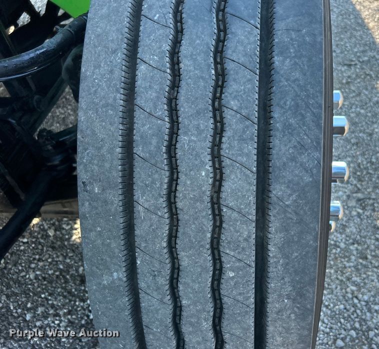 image for item EG0931 2009 International  9200i semi truck