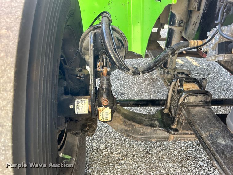 image for item EG0931 2009 International  9200i semi truck