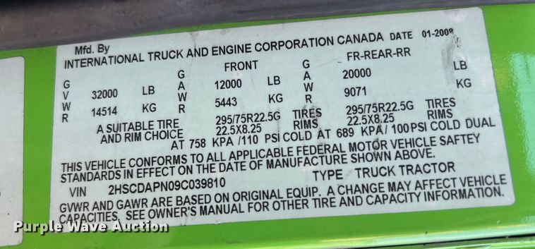 image for item EG0931 2009 International  9200i semi truck