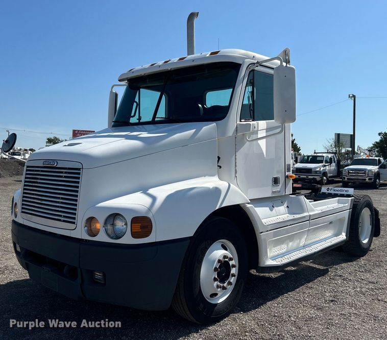 image for item EG0936 2002 Freightliner  Century Class S/T semi truck