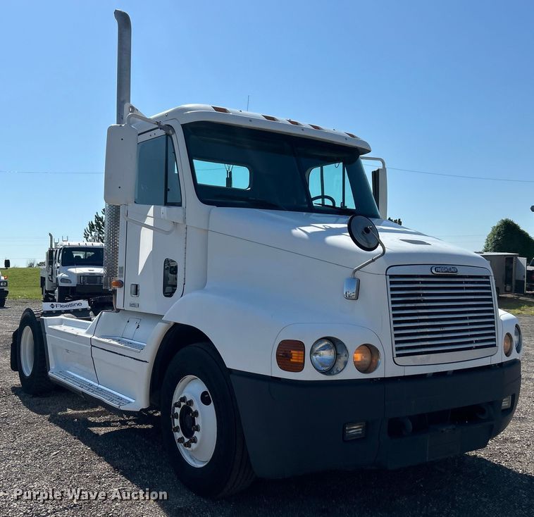 image for item EG0936 2002 Freightliner  Century Class S/T semi truck