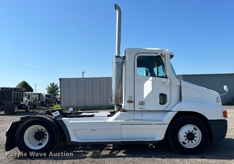 image for item EG0936 2002 Freightliner  Century Class S/T semi truck