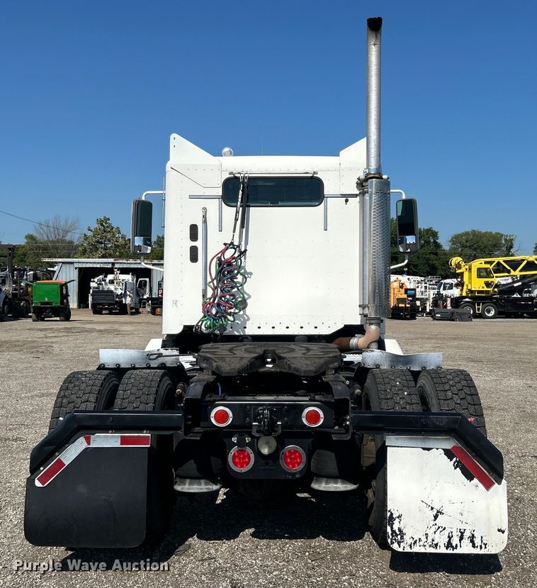 image for item EG0936 2002 Freightliner  Century Class S/T semi truck