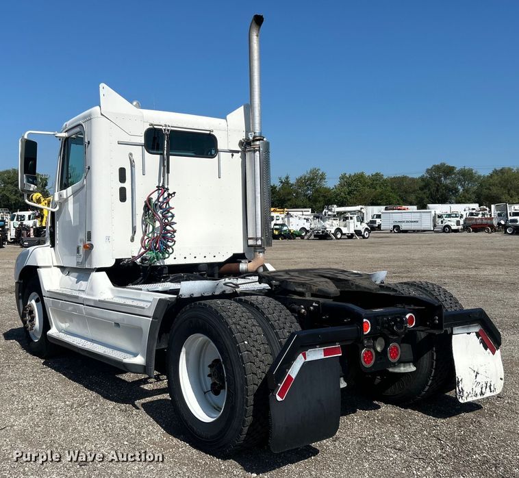 image for item EG0936 2002 Freightliner  Century Class S/T semi truck