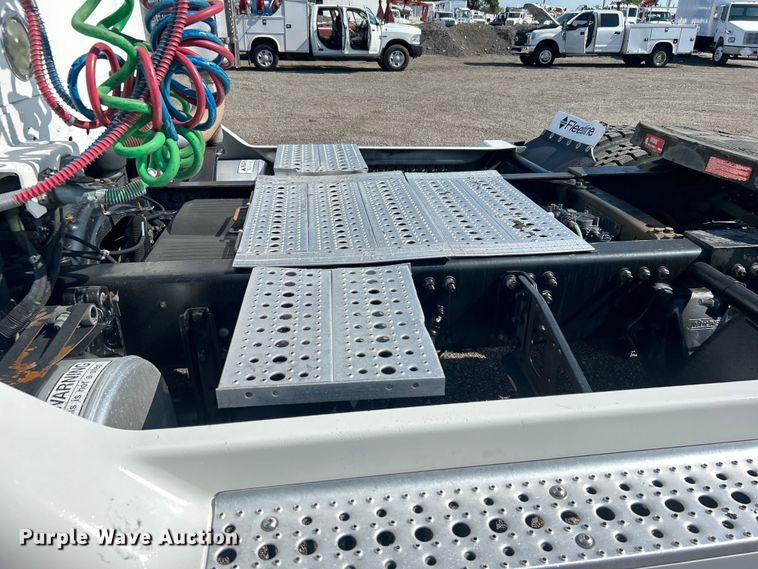 image for item EG0936 2002 Freightliner  Century Class S/T semi truck