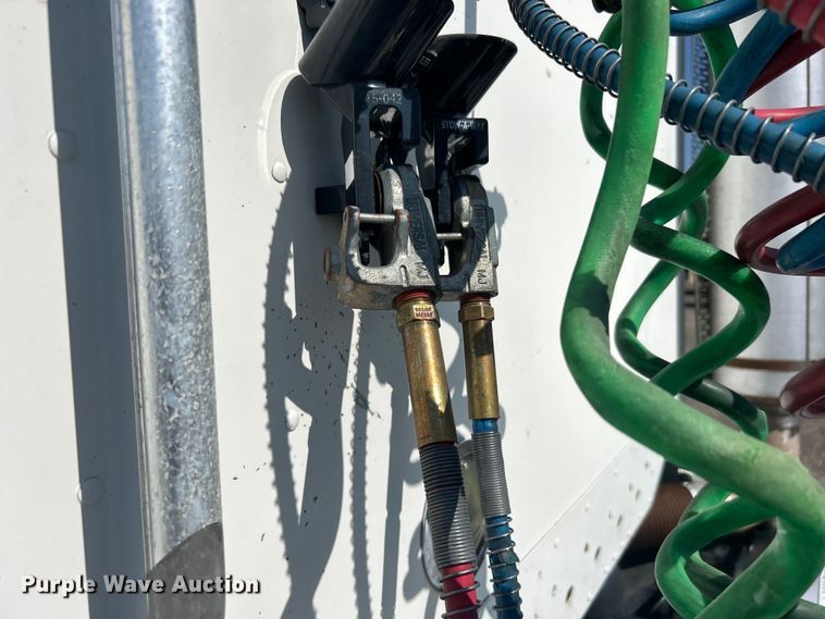 image for item EG0936 2002 Freightliner  Century Class S/T semi truck