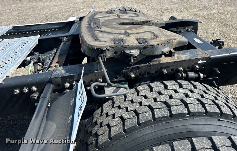 image for item EG0936 2002 Freightliner  Century Class S/T semi truck