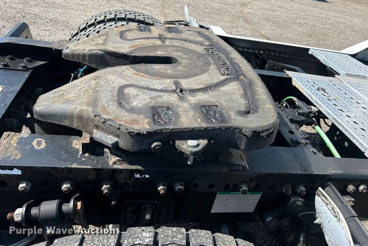 image for item EG0936 2002 Freightliner  Century Class S/T semi truck