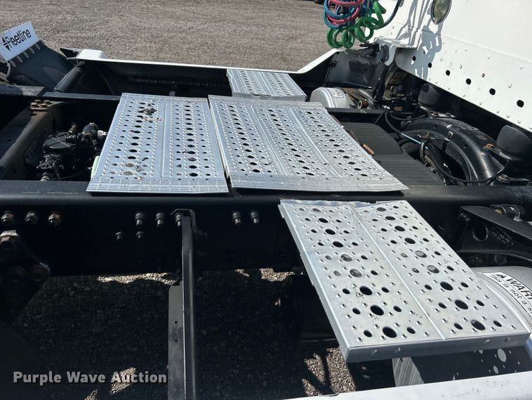 image for item EG0936 2002 Freightliner  Century Class S/T semi truck