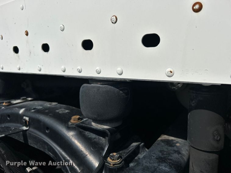 image for item EG0936 2002 Freightliner  Century Class S/T semi truck