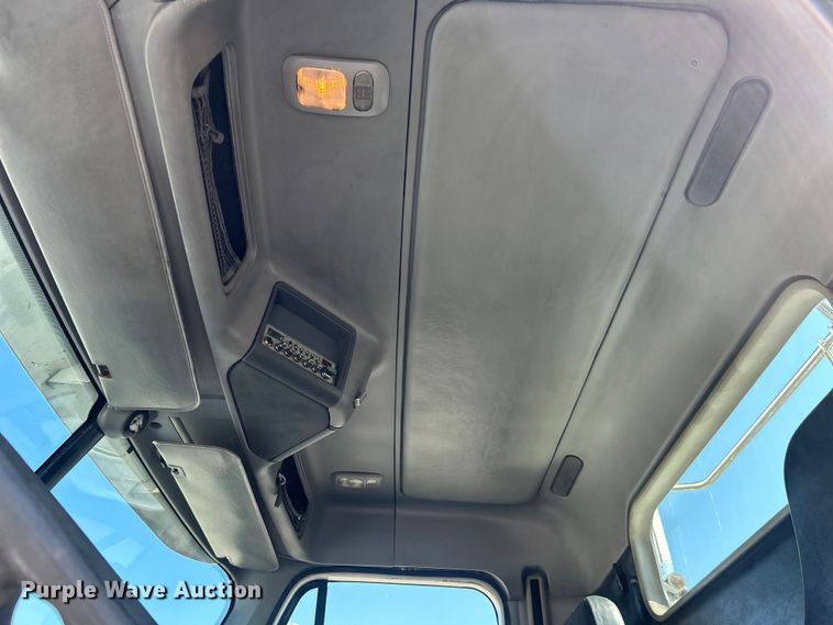 image for item EG0936 2002 Freightliner  Century Class S/T semi truck