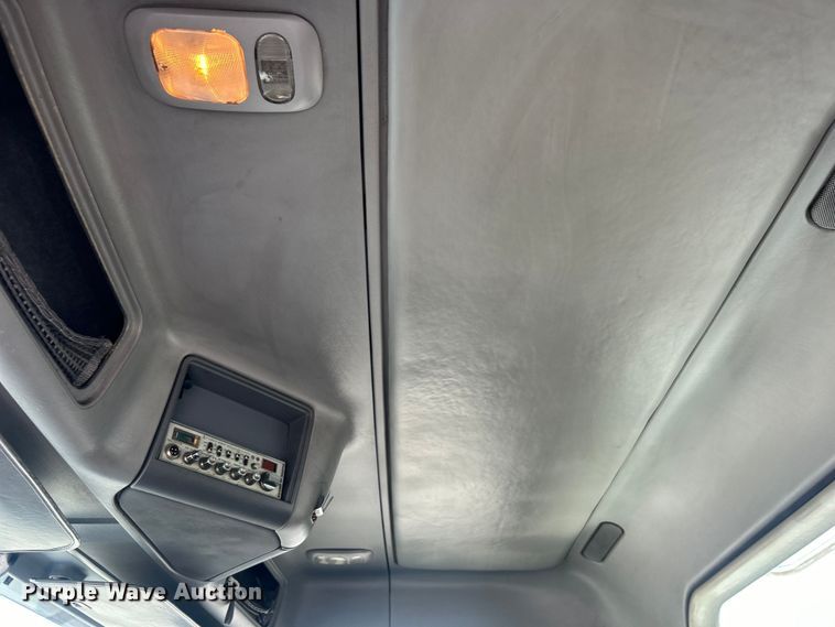 image for item EG0936 2002 Freightliner  Century Class S/T semi truck