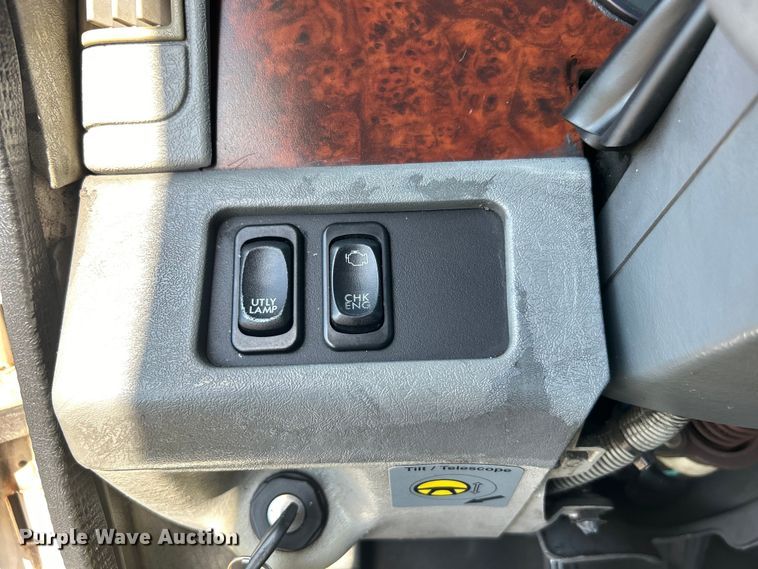 image for item EG0936 2002 Freightliner  Century Class S/T semi truck