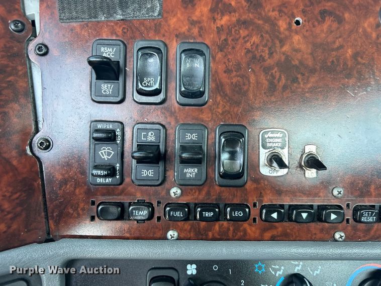 image for item EG0936 2002 Freightliner  Century Class S/T semi truck