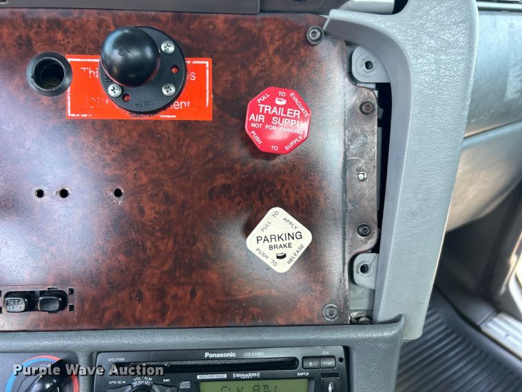 image for item EG0936 2002 Freightliner  Century Class S/T semi truck