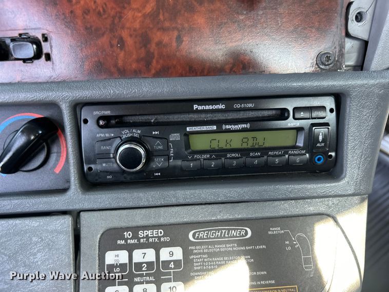 image for item EG0936 2002 Freightliner  Century Class S/T semi truck