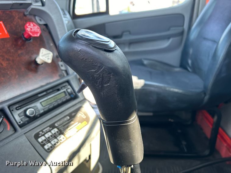 image for item EG0936 2002 Freightliner  Century Class S/T semi truck