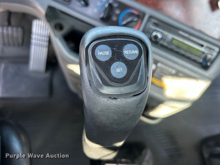 image for item EG0936 2002 Freightliner  Century Class S/T semi truck