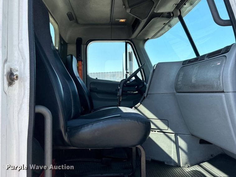 image for item EG0936 2002 Freightliner  Century Class S/T semi truck