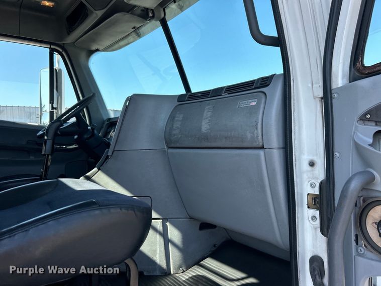 image for item EG0936 2002 Freightliner  Century Class S/T semi truck