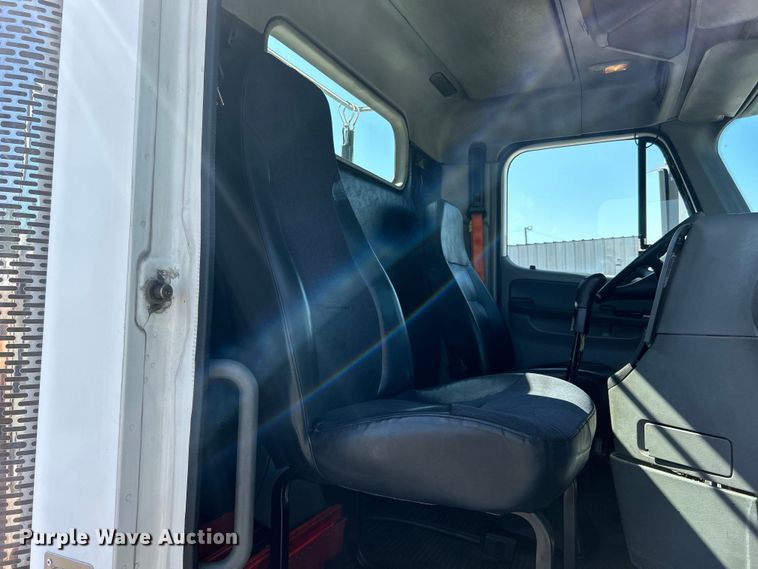 image for item EG0936 2002 Freightliner  Century Class S/T semi truck