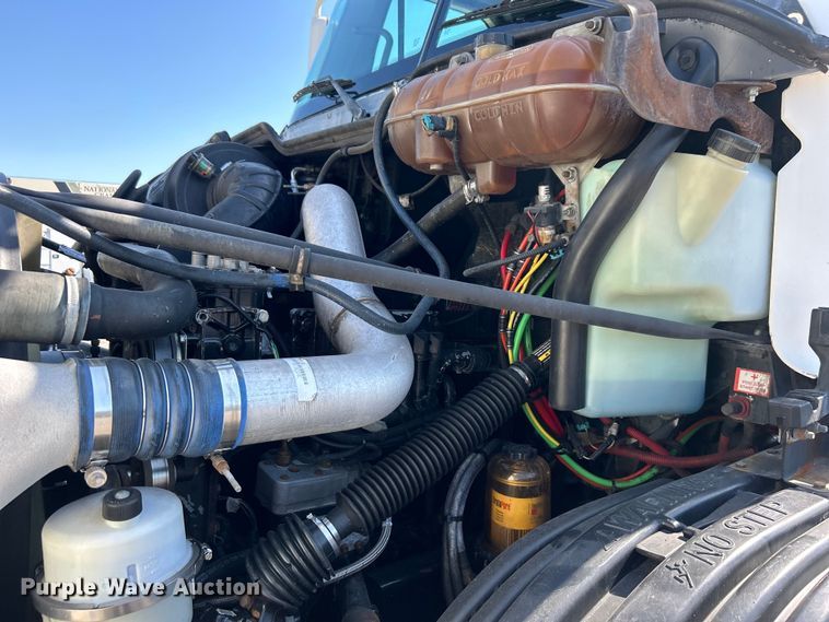 image for item EG0936 2002 Freightliner  Century Class S/T semi truck