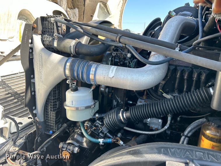 image for item EG0936 2002 Freightliner  Century Class S/T semi truck