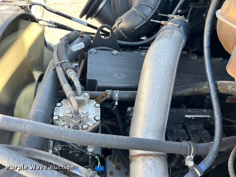 image for item EG0936 2002 Freightliner  Century Class S/T semi truck