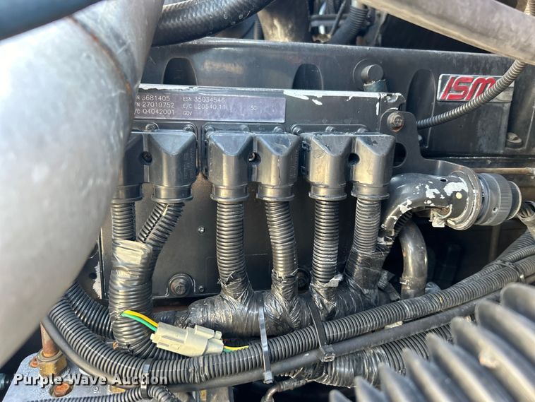 image for item EG0936 2002 Freightliner  Century Class S/T semi truck