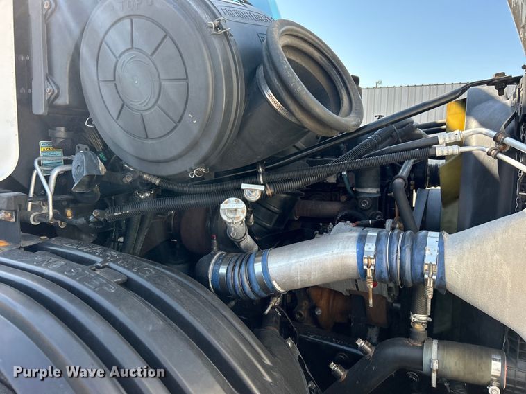 image for item EG0936 2002 Freightliner  Century Class S/T semi truck