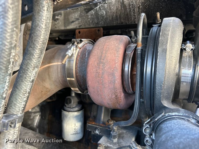 image for item EG0936 2002 Freightliner  Century Class S/T semi truck