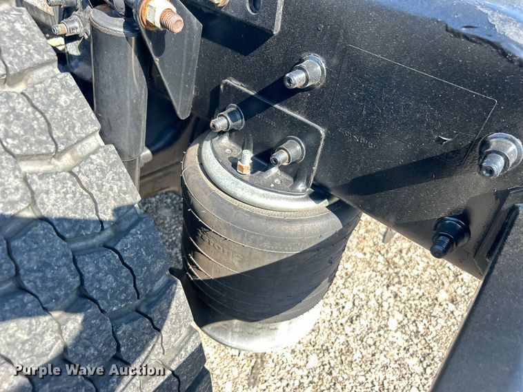 image for item EG0936 2002 Freightliner  Century Class S/T semi truck