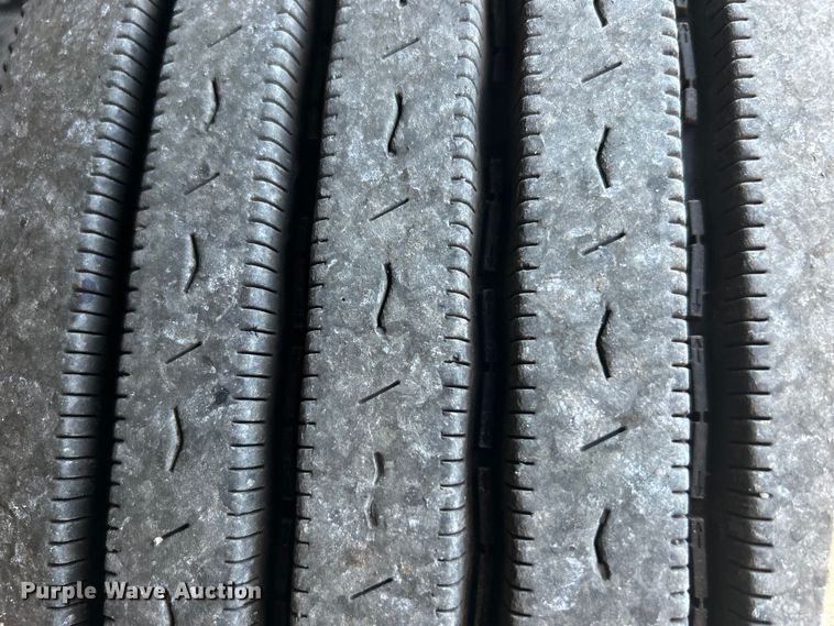 image for item EG0936 2002 Freightliner  Century Class S/T semi truck