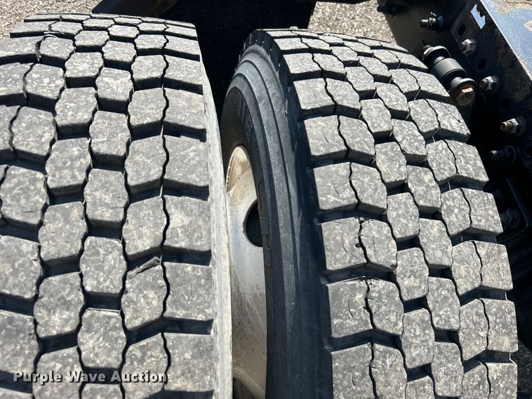 image for item EG0936 2002 Freightliner  Century Class S/T semi truck