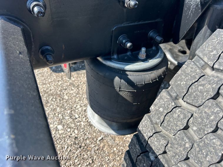 image for item EG0936 2002 Freightliner  Century Class S/T semi truck