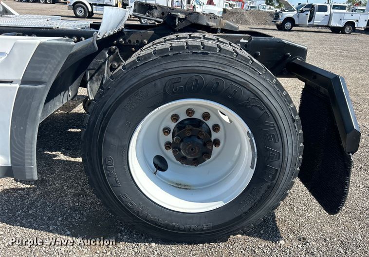 image for item EG0936 2002 Freightliner  Century Class S/T semi truck