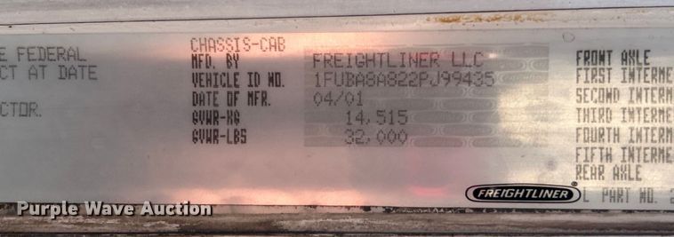 image for item EG0936 2002 Freightliner  Century Class S/T semi truck