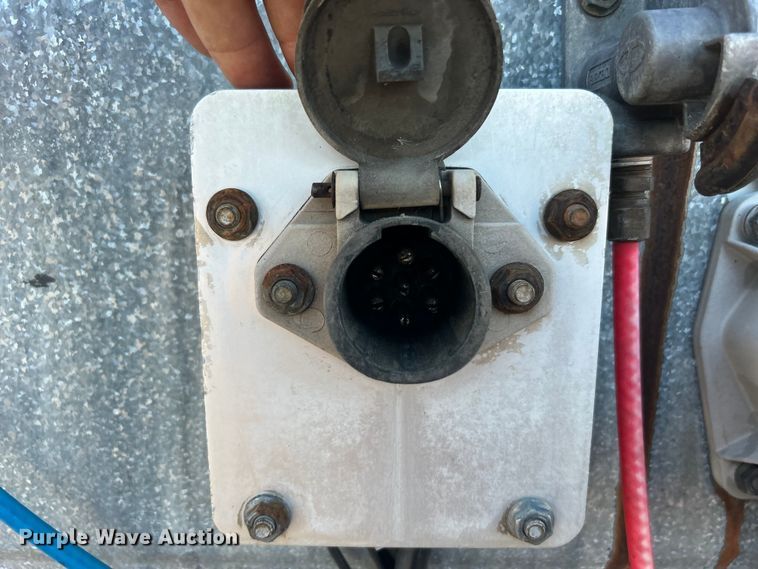 image for item EG0942 2013 Wabash National  dry van trailer