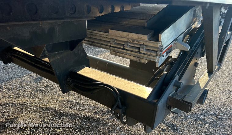 image for item EG0942 2013 Wabash National  dry van trailer