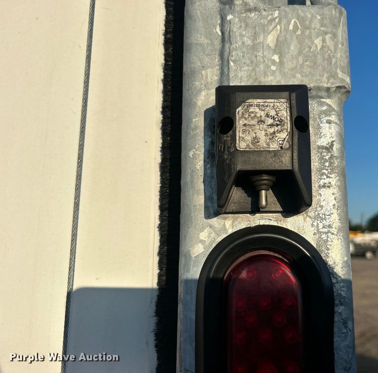 image for item EG0942 2013 Wabash National  dry van trailer