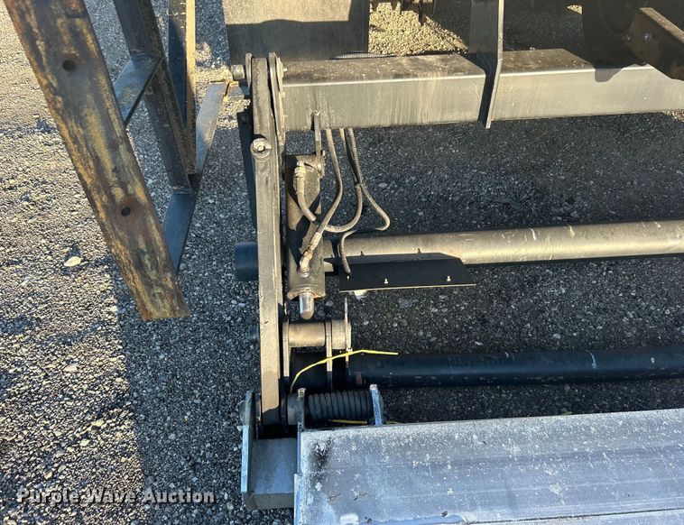 image for item EG0942 2013 Wabash National  dry van trailer