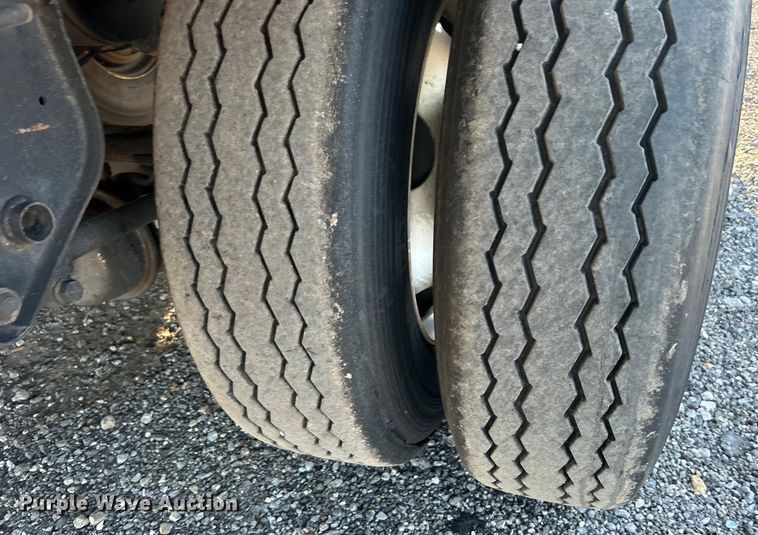 image for item EG0942 2013 Wabash National  dry van trailer