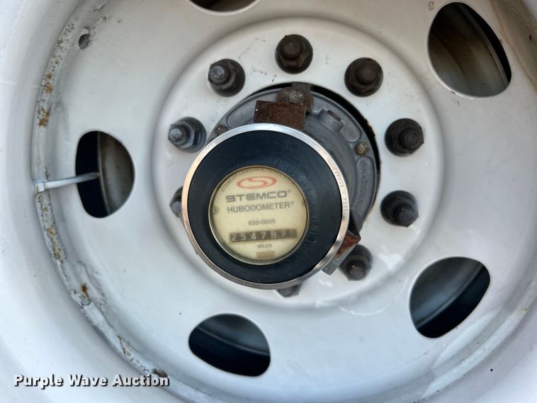 image for item EG0942 2013 Wabash National  dry van trailer