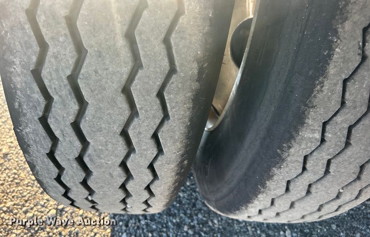 image for item EG0942 2013 Wabash National  dry van trailer