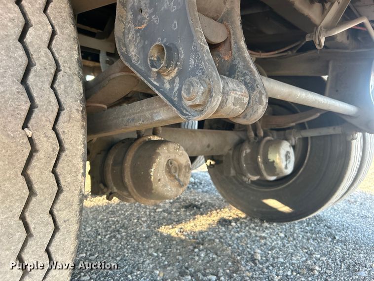 image for item EG0942 2013 Wabash National  dry van trailer