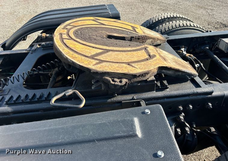 image for item EG0944 1999 Freightliner  FL112 semi truck